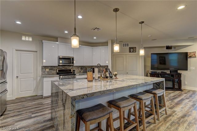 426 Port Reggio Street, Las Vegas, NV 89138