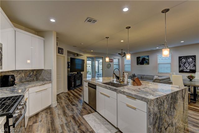426 Port Reggio Street, Las Vegas, NV 89138