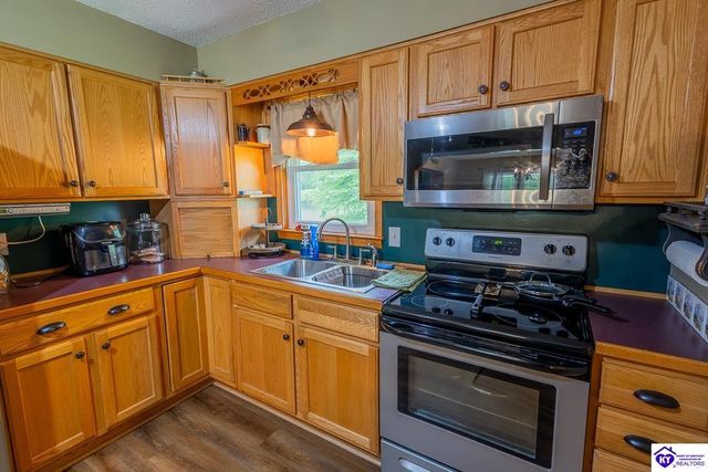 212 Greensburg Road, Hodgenville, KY 42748