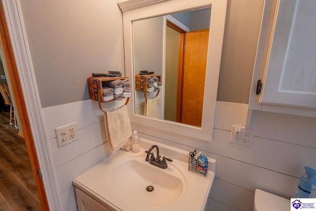 212 Greensburg Road, Hodgenville, KY 42748