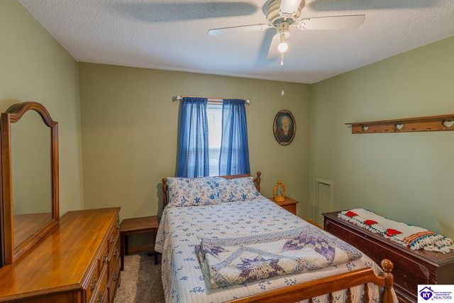 212 Greensburg Road, Hodgenville, KY 42748