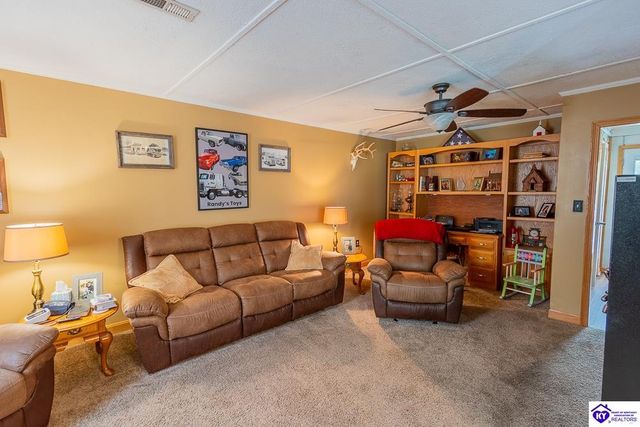 212 Greensburg Road, Hodgenville, KY 42748