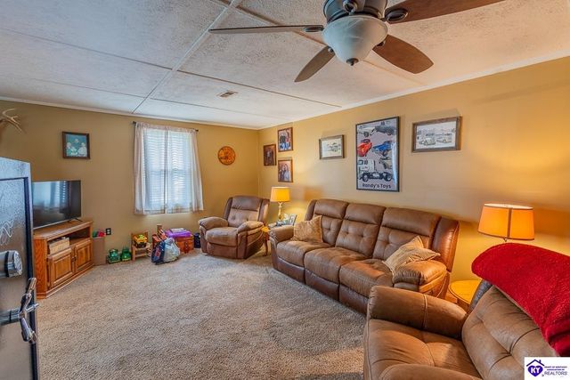212 Greensburg Road, Hodgenville, KY 42748