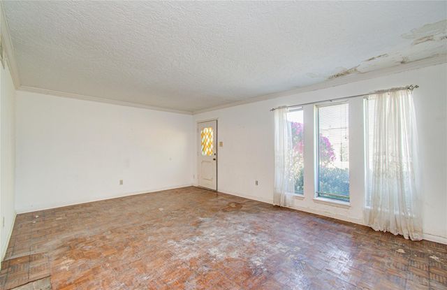 1311 Town Circle 4, Baytown, TX 77520