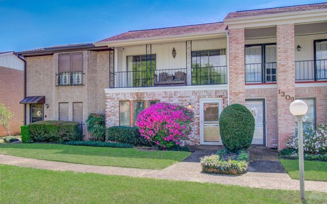 1311 Town Circle 4, Baytown, TX 77520