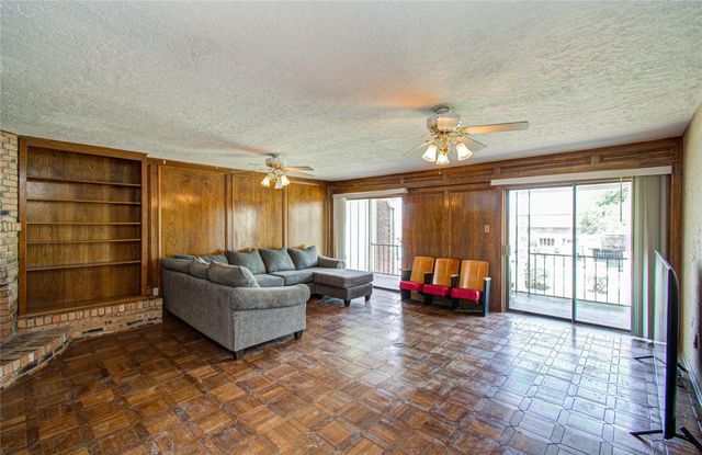 1311 Town Circle 4, Baytown, TX 77520