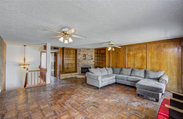 1311 Town Circle 4, Baytown, TX 77520