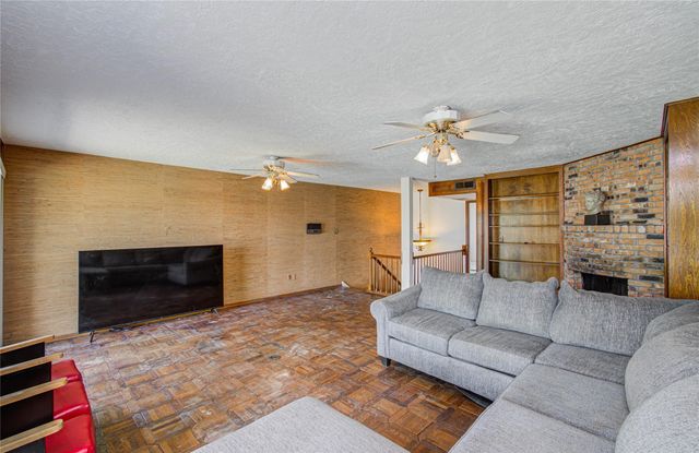 1311 Town Circle 4, Baytown, TX 77520