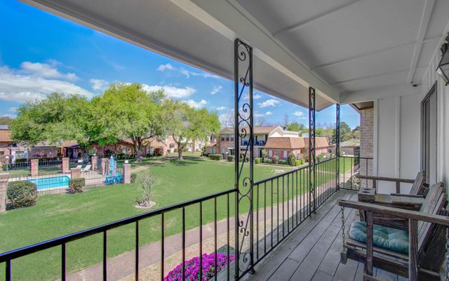 1311 Town Circle 4, Baytown, TX 77520