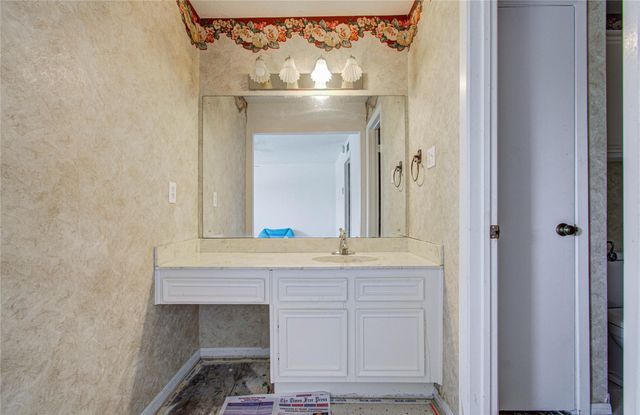 1311 Town Circle 4, Baytown, TX 77520