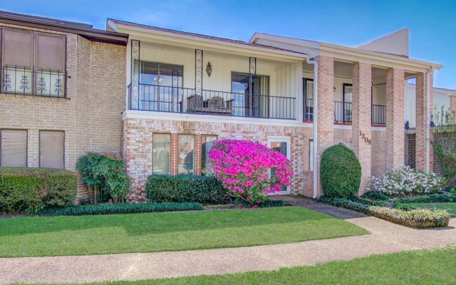 1311 Town Circle 4, Baytown, TX 77520