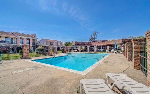 1311 Town Circle 4, Baytown, TX 77520