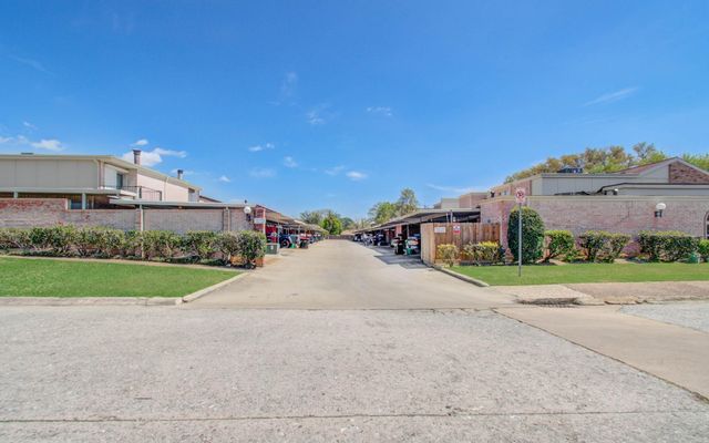 1311 Town Circle 4, Baytown, TX 77520