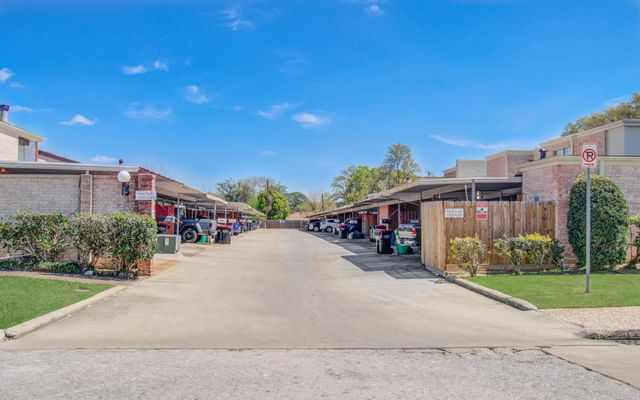 1311 Town Circle 4, Baytown, TX 77520