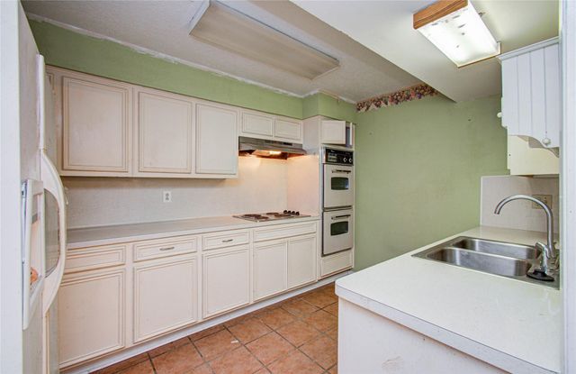 1311 Town Circle 4, Baytown, TX 77520