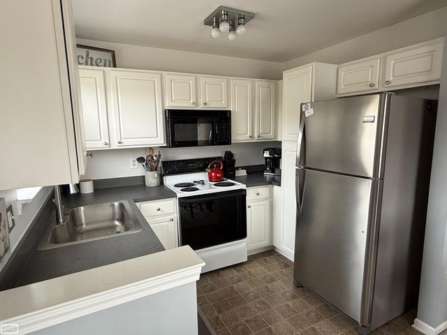 16547 Covington Drive, Clinton Township, MI 48038