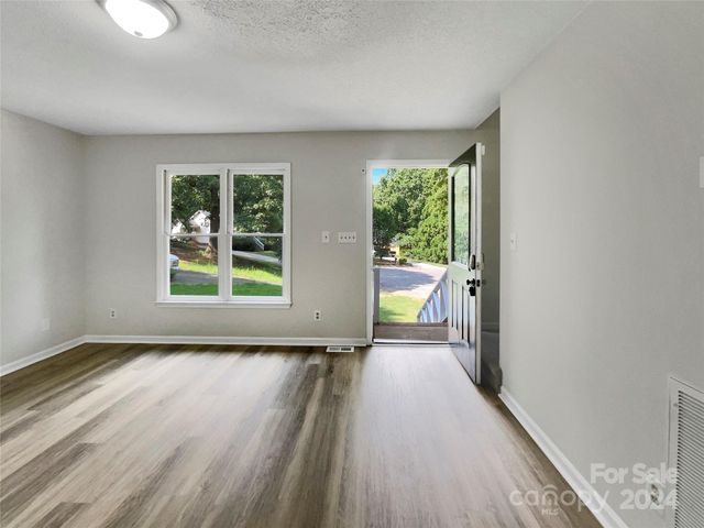 2008 Sarn Court, Gastonia, NC 28054