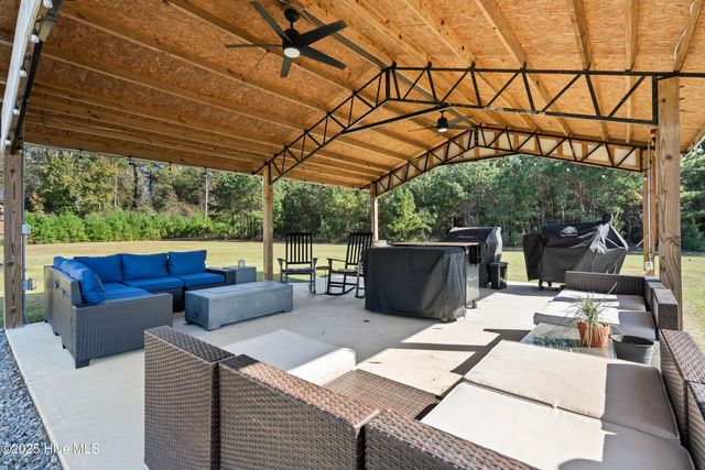 3713 Carolina 11, Wallace, NC 28466