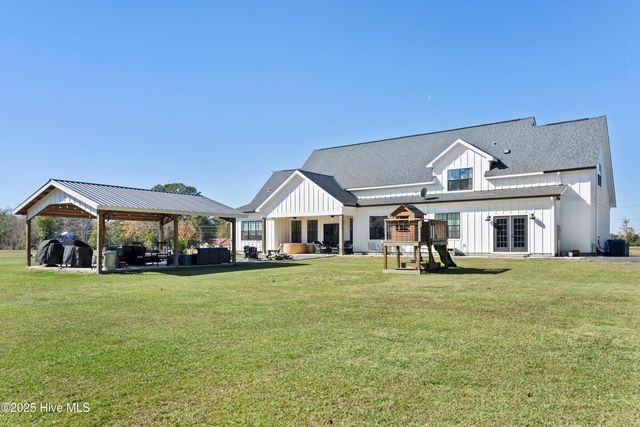 3713 Carolina 11, Wallace, NC 28466