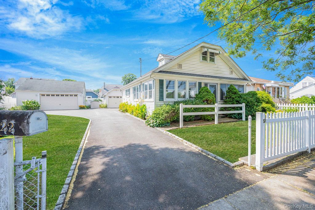 22 Oak Street, Hicksville, NY 11801