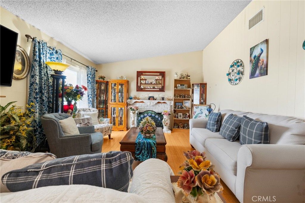 Image 13 of property listing at 366 Bohnert Avenue, Rialto, CA 92377