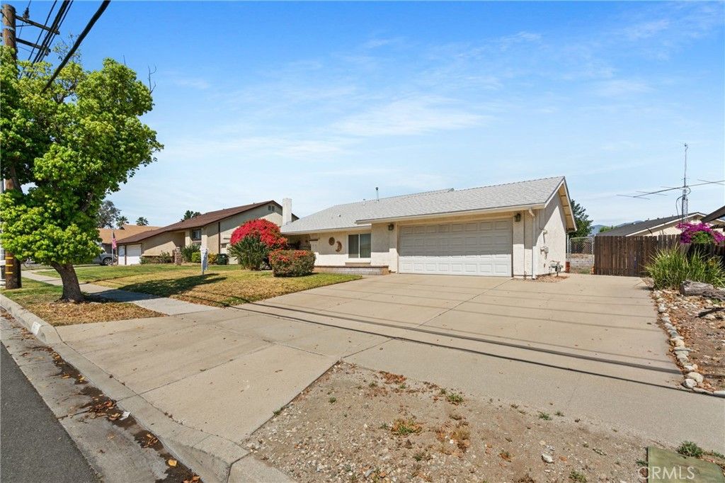 Image 2 of property listing at 366 Bohnert Avenue, Rialto, CA 92377