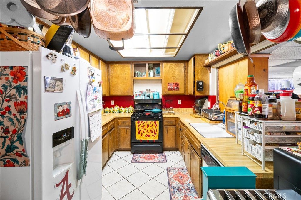 Image 25 of property listing at 366 Bohnert Avenue, Rialto, CA 92377