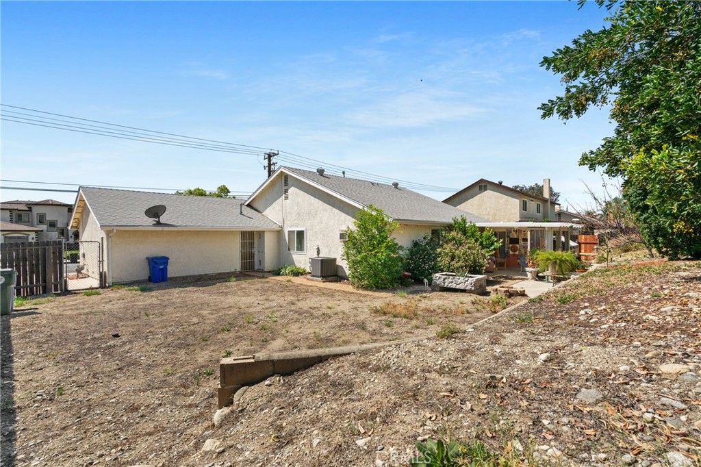 Image 32 of property listing at 366 Bohnert Avenue, Rialto, CA 92377