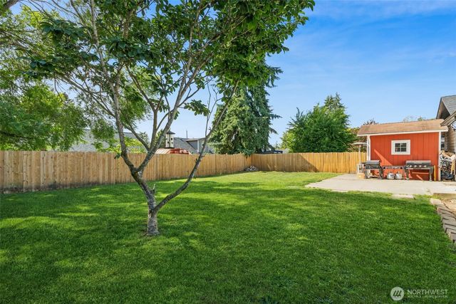 25733 19th Avenue S, Des Moines, WA 98198