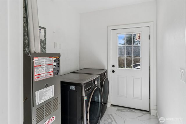 25733 19th Avenue S, Des Moines, WA 98198