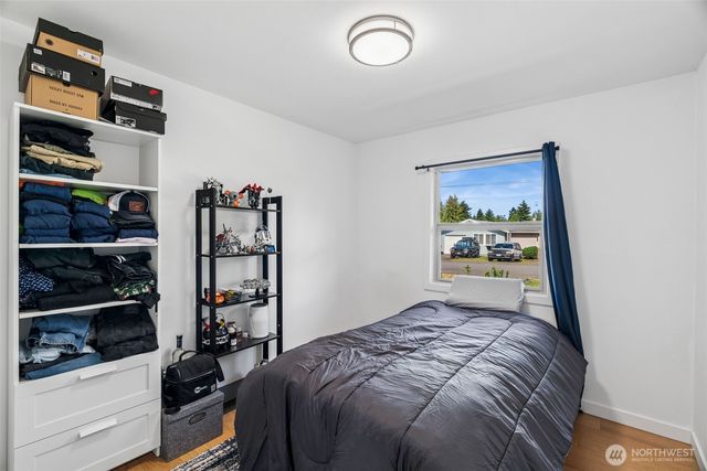 25733 19th Avenue S, Des Moines, WA 98198