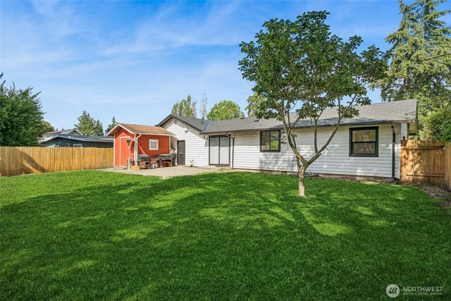 25733 19th Avenue S, Des Moines, WA 98198