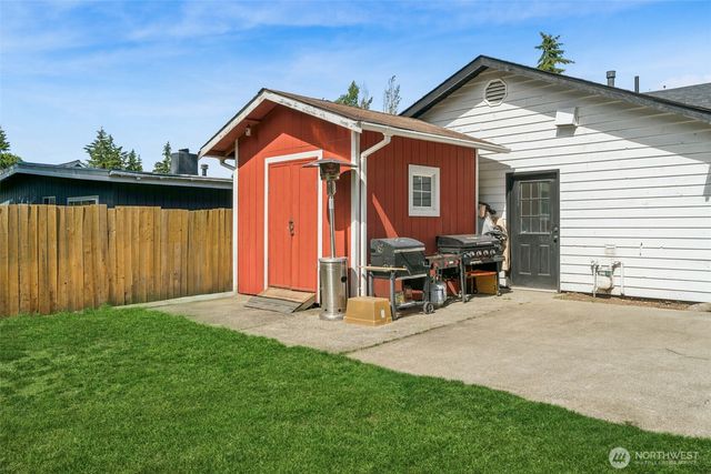 25733 19th Avenue S, Des Moines, WA 98198