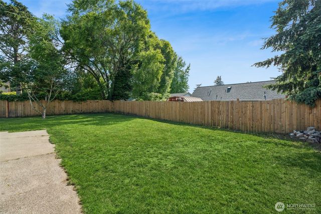 25733 19th Avenue S, Des Moines, WA 98198