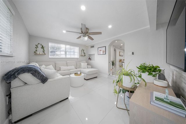 10731 SW 51st Dr, Miami, FL 33165