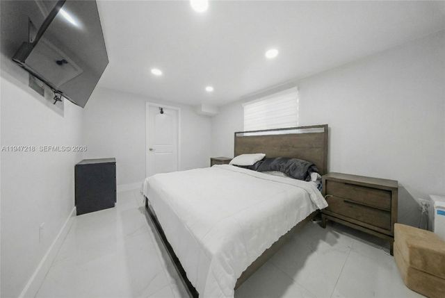 10731 SW 51st Dr, Miami, FL 33165