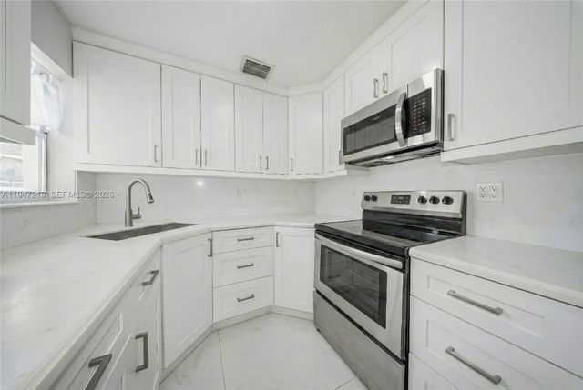 10731 SW 51st Dr, Miami, FL 33165