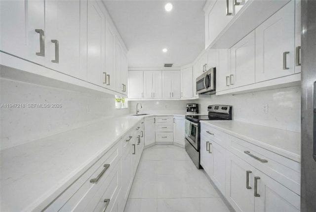 10731 SW 51st Dr, Miami, FL 33165