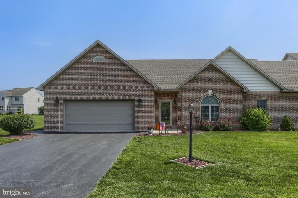 70 FAIRFAX LN, Annville, PA 17003