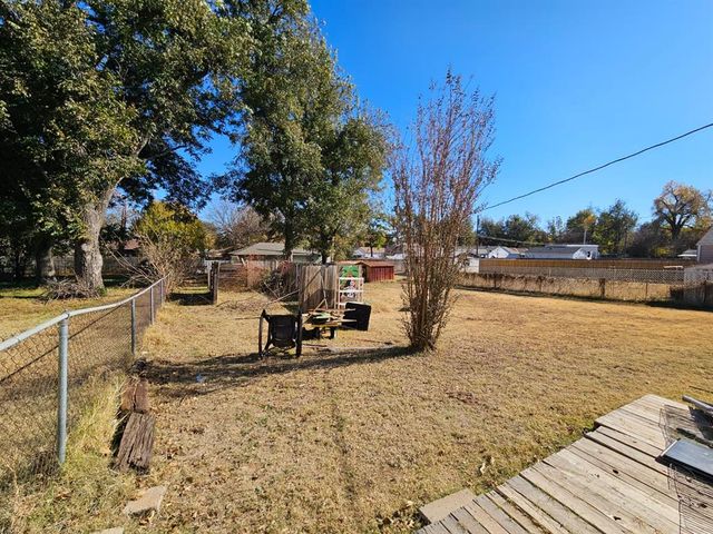 214 N 17th Street, Chickasha, OK 73018