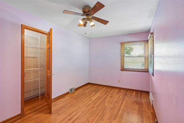 8041 Crestview Drive, Des Moines, IA 50320