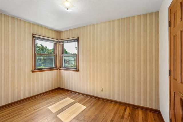 8041 Crestview Drive, Des Moines, IA 50320