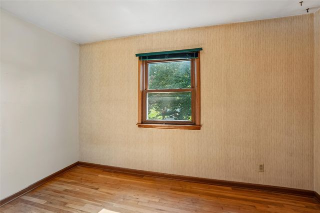 8041 Crestview Drive, Des Moines, IA 50320