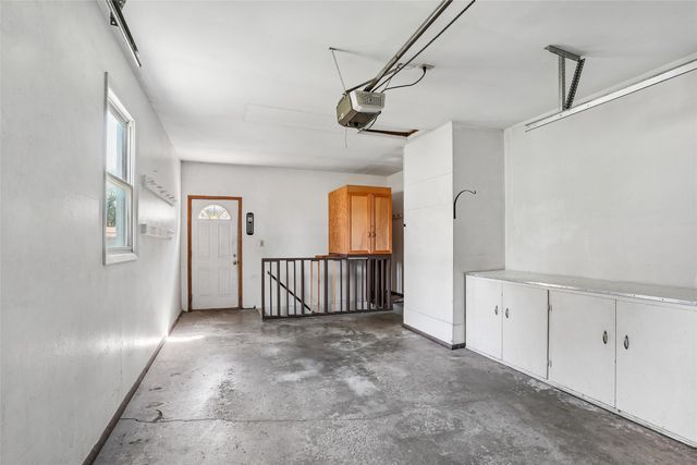 8041 Crestview Drive, Des Moines, IA 50320