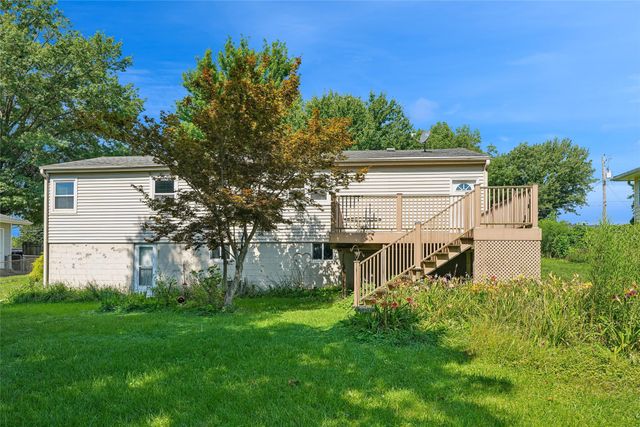 8041 Crestview Drive, Des Moines, IA 50320