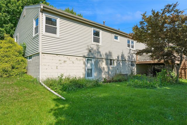 8041 Crestview Drive, Des Moines, IA 50320