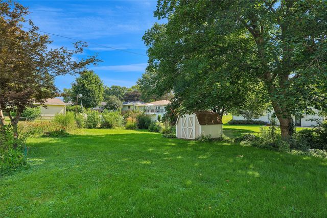 8041 Crestview Drive, Des Moines, IA 50320