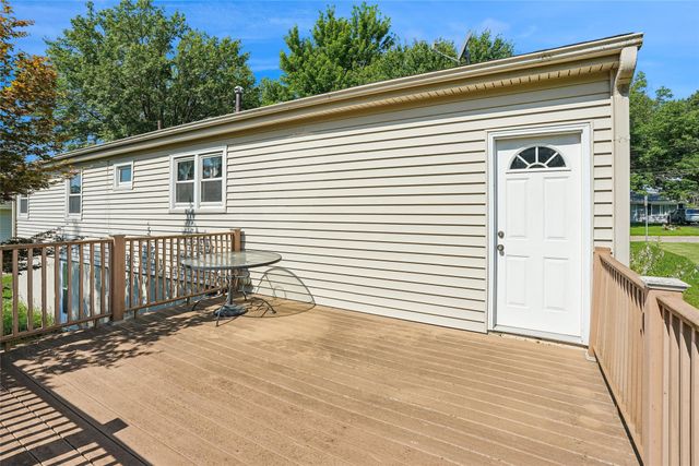 8041 Crestview Drive, Des Moines, IA 50320