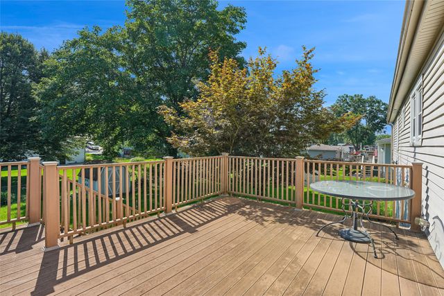 8041 Crestview Drive, Des Moines, IA 50320