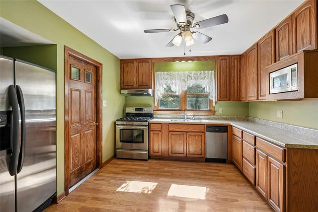 8041 Crestview Drive, Des Moines, IA 50320